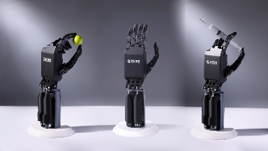 高性能灵巧手亮相CES,以颠覆性性价比推动具身智能发展 高性能灵巧手亮相CES,以颠覆性性价比推动具身智能发展