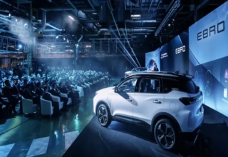 汽车产业竞争进入新阶段：从价格战转向体系能力决胜